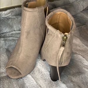 Peek toe boot... tan/neutral and Brand NEW!